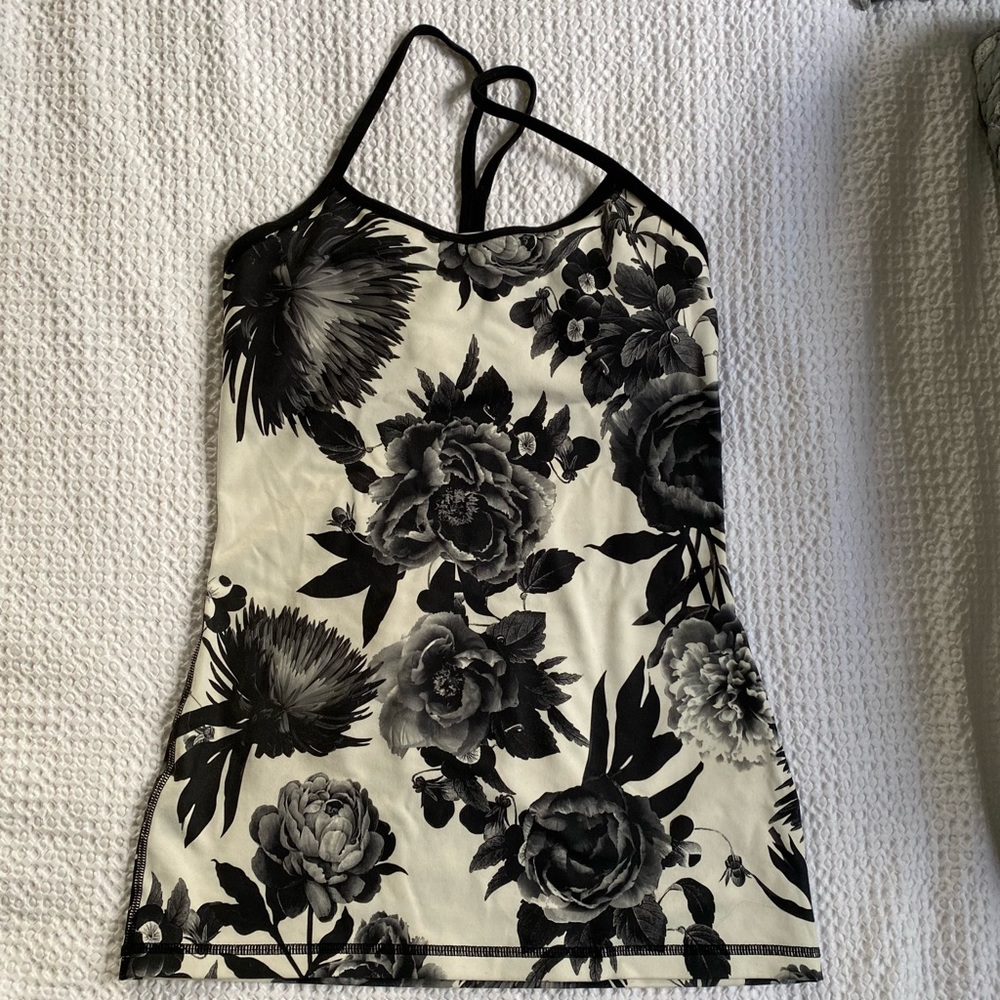 Lululemon Power Y yoga tank top with built in bra - size 4